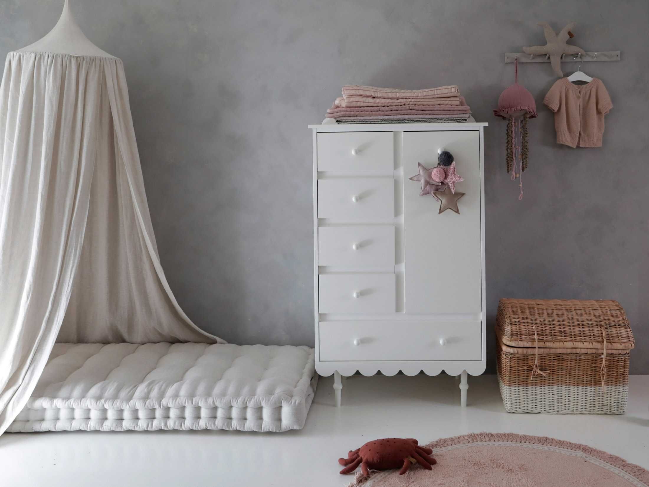Łóżeczko 70x140 sofa tapczanik Babushka złamana biel White białe RETRO