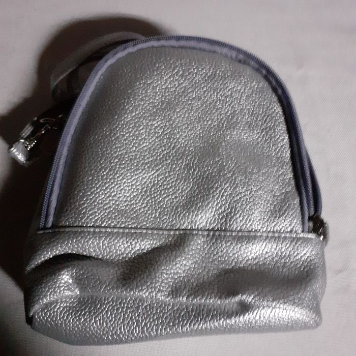 Mochila pequena Avon
