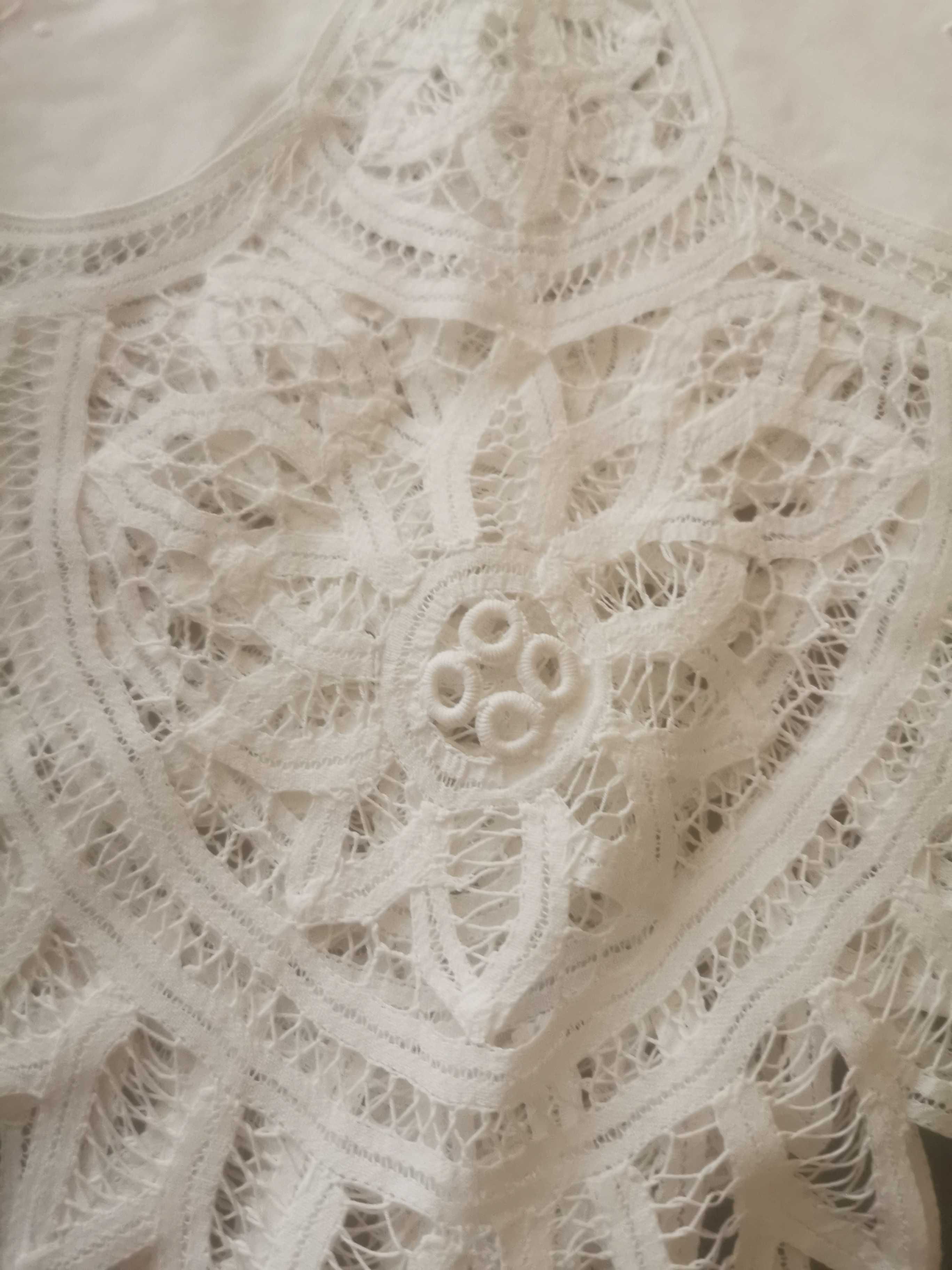Toalha de mesa em linho com Bordados em renda de Bilros