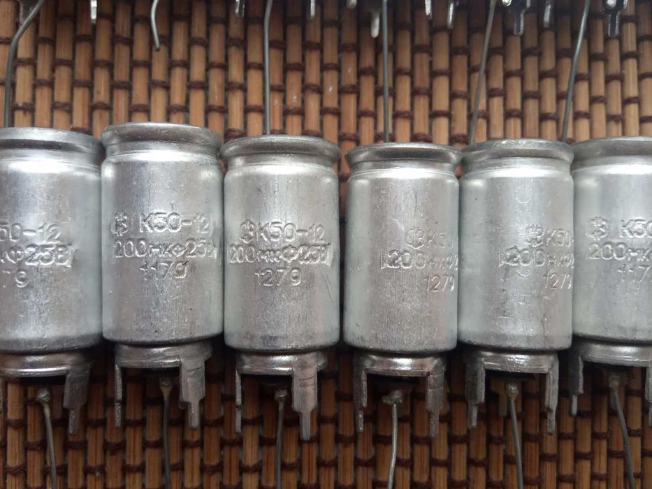 Набір: конденсатори електролітичні К50-12, 200мкф x 25в (електроліти)