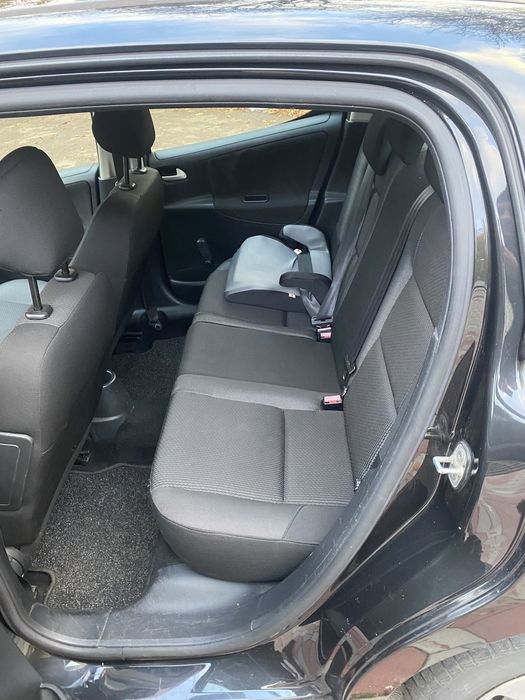 Peugeout 207 1.6 2010 року