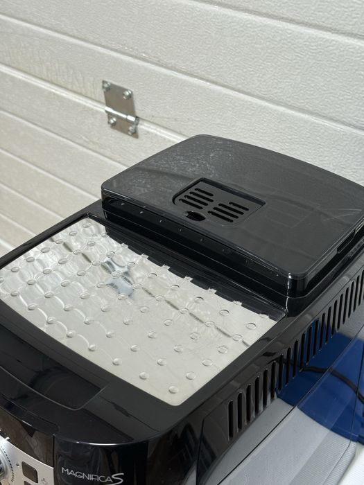 Кавоварка кавомашина Delonghi Magnifica S (Делонгі, Делонжі)