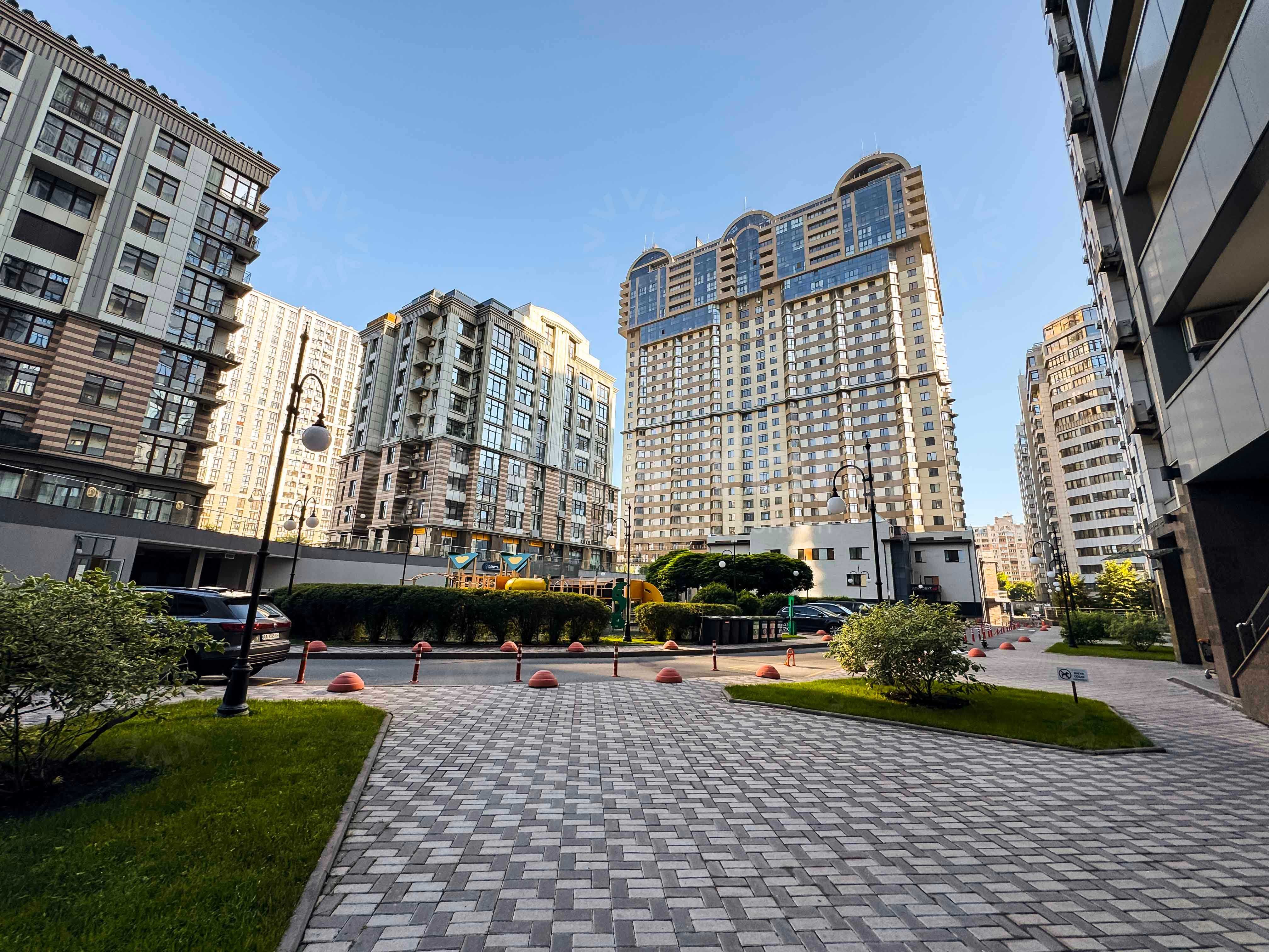 Оренда Фасад приміщення 235м2, ЖК Новопечерські липки, Верхогляда 16