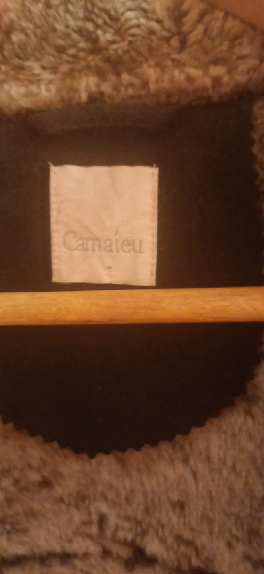Casaco comprido da marca Camaíeu com pêlo por dentro