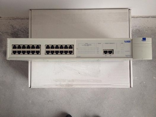 • 3Com SuperStack II Switch 1100 - 24 Porty Pełne Zarządzanie Fiber