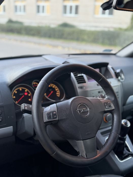 Opel Zafira рестайлинг