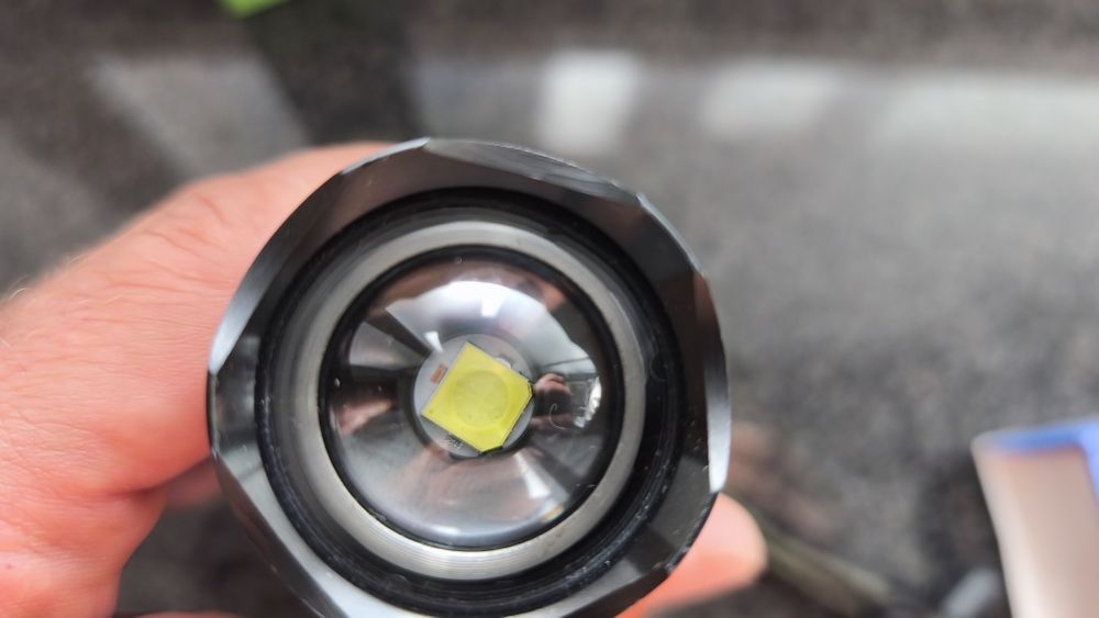 Lanterna tática led 9000 lúmens