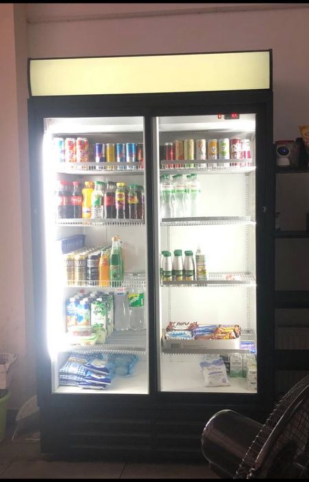 Продам 2 холодильника витрины