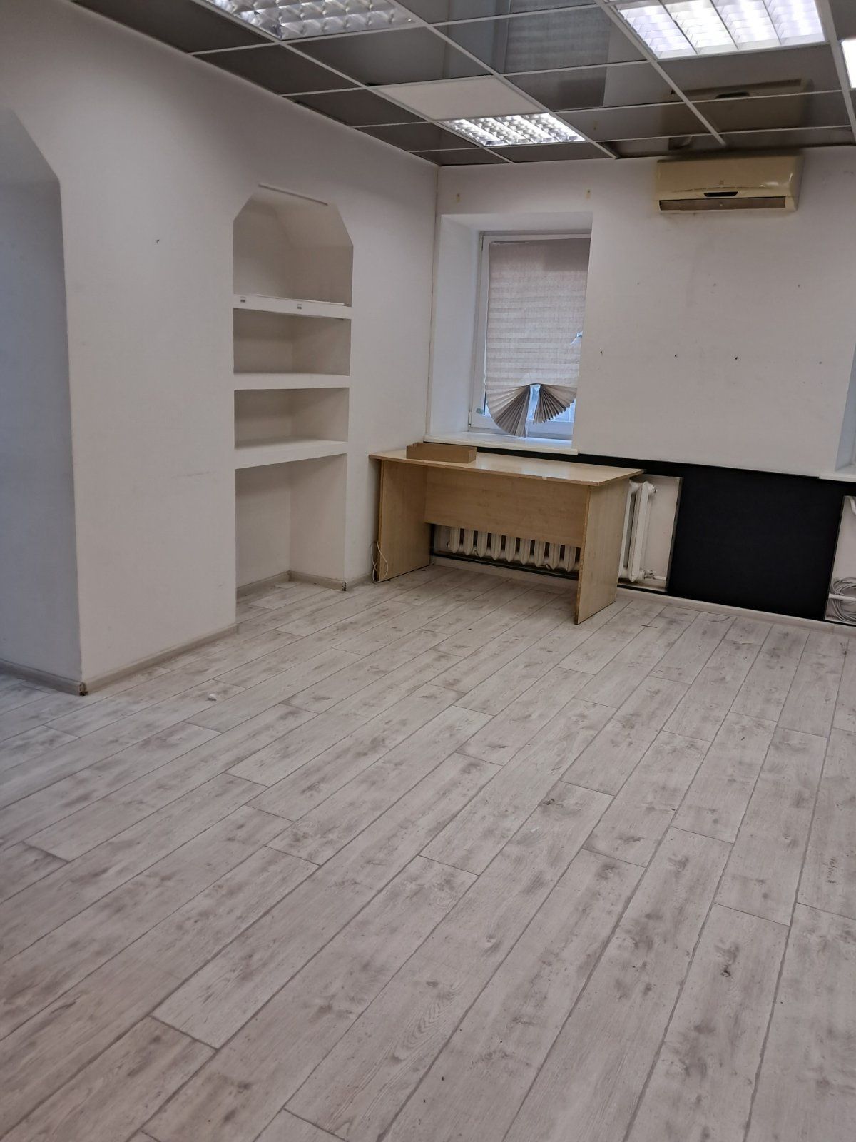 Аренда под офис, салон, шоу-рум - 65 м.кв., в центре.