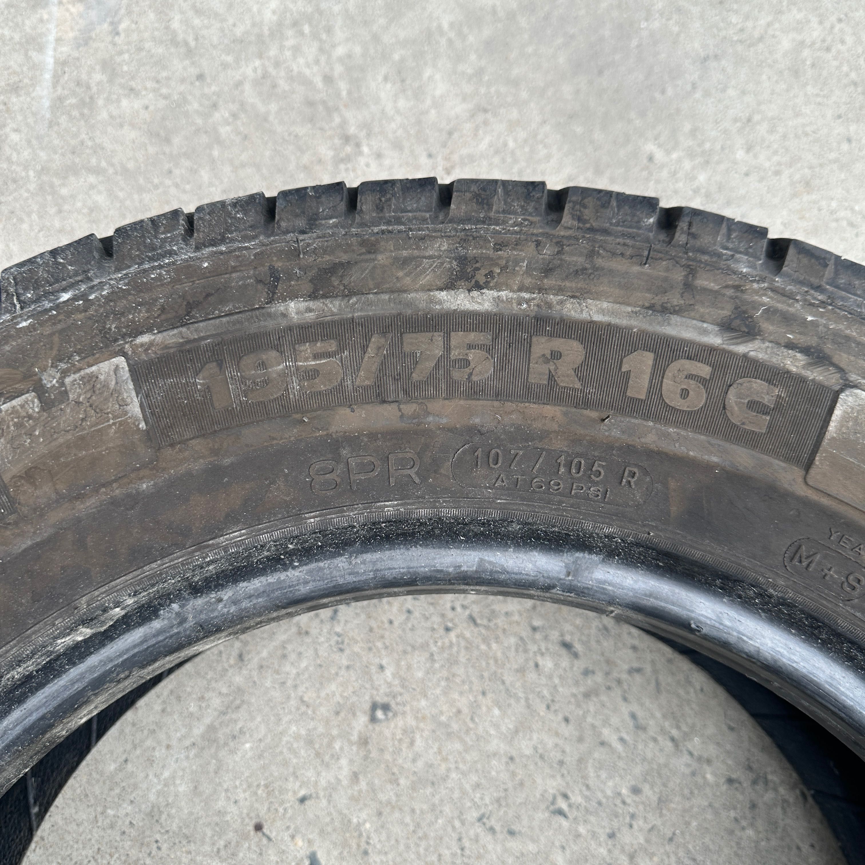 Pneus MICHELIN para Carrinha Iveco/Toyota/Ford... BOM ESTADO