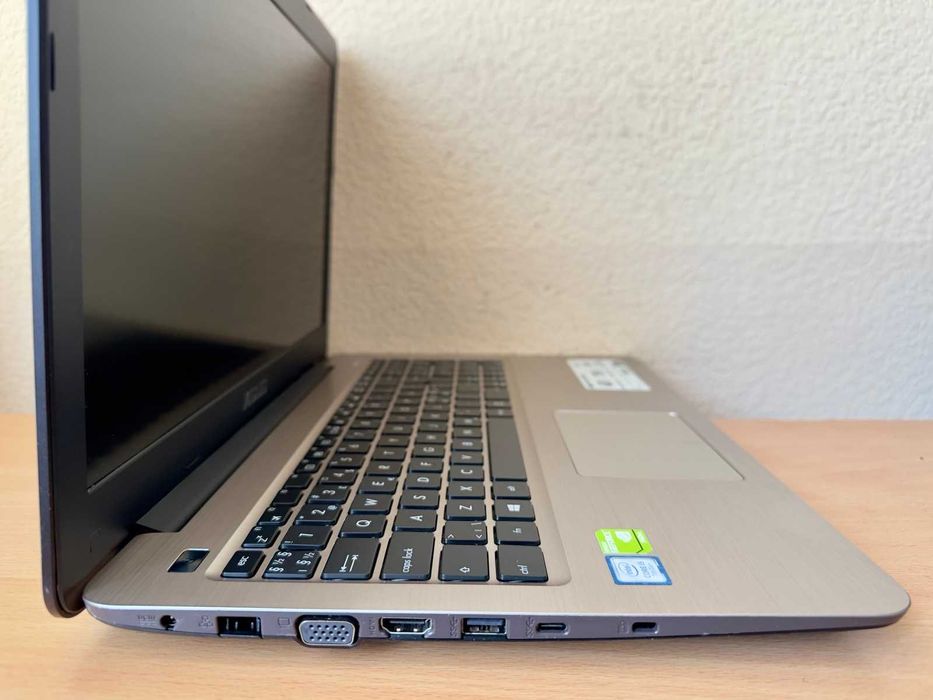 Ігровий Asus X556U 15.6FHD i5-7200U/8GB/256SSD/GF940MX