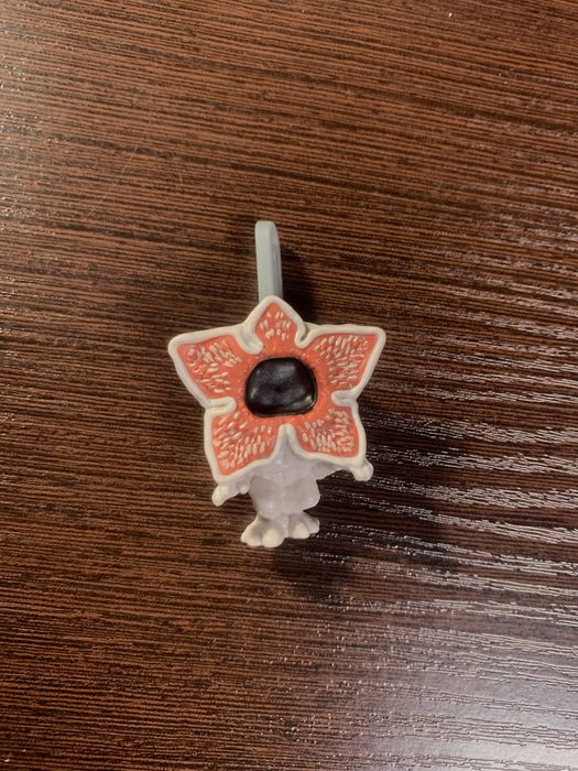 Фигурки из Киндера "Stranger Thinks"