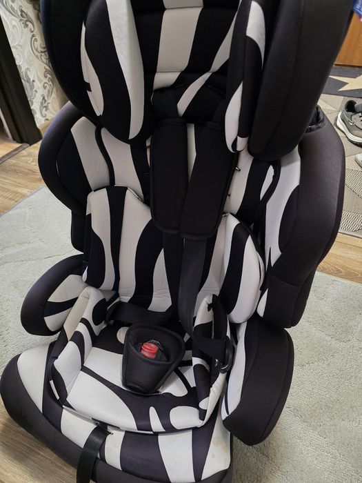 Дитяче атомобільне крісло