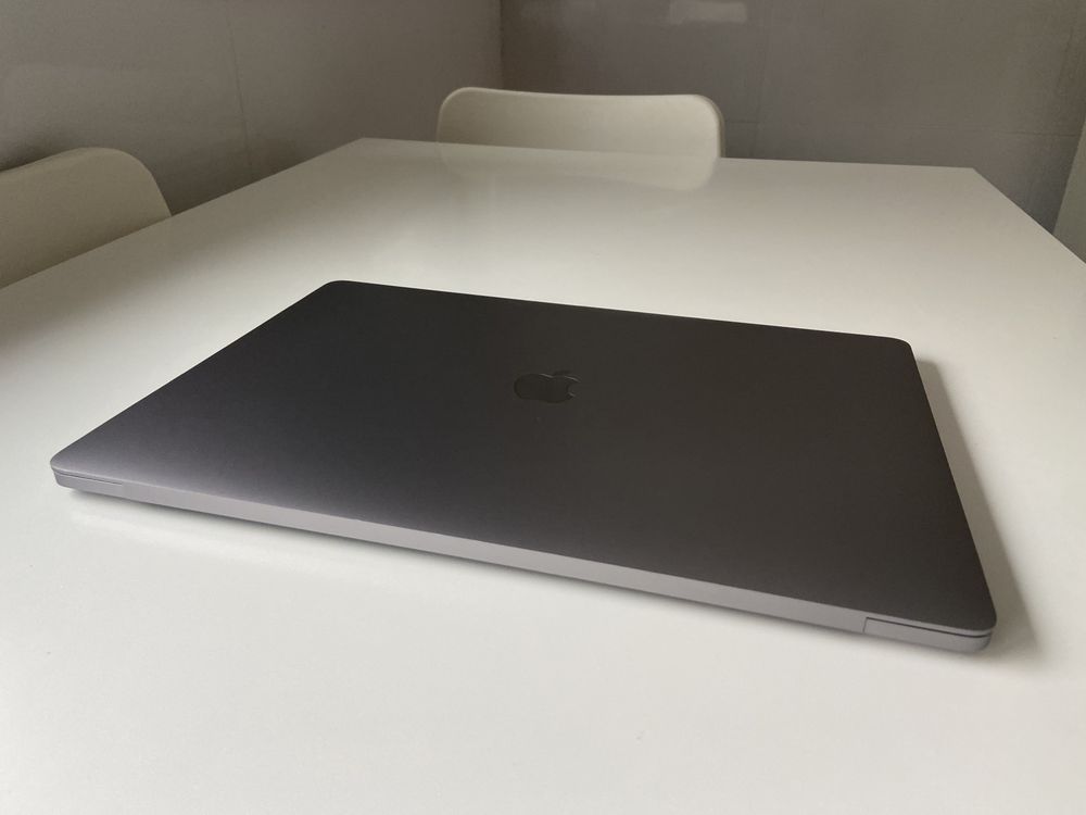 Apple MacBook Pro 16” i9 32gb 1tb Rx 5500m