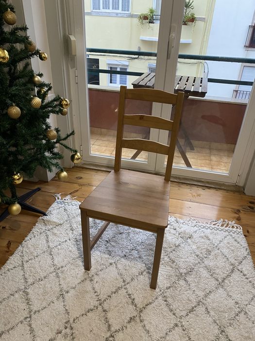 Cadeiras de madeira Ikea