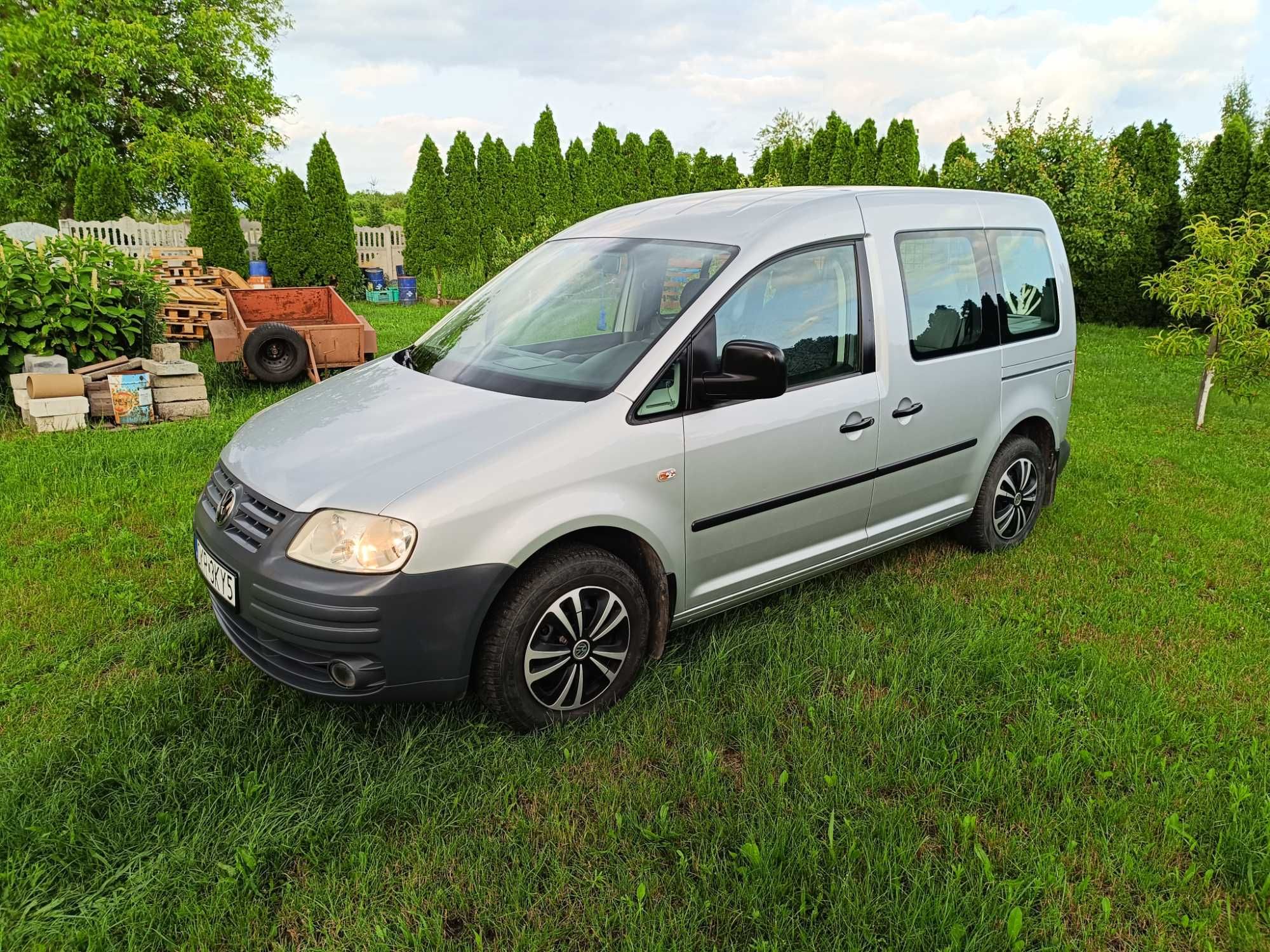 Sprzedam VW  CADDY 2009r. Mały przebieg.