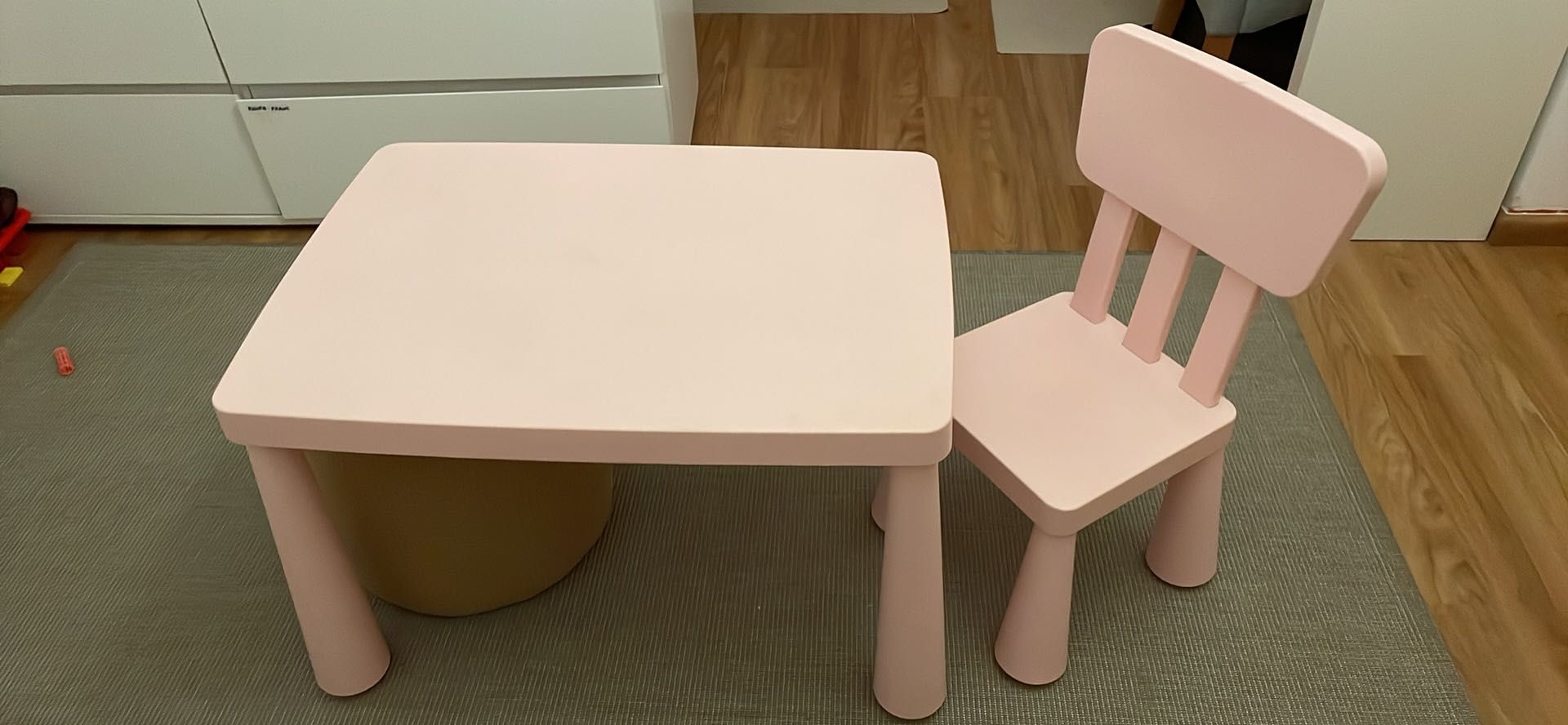 Conjunto mesa e cadeira de crianca