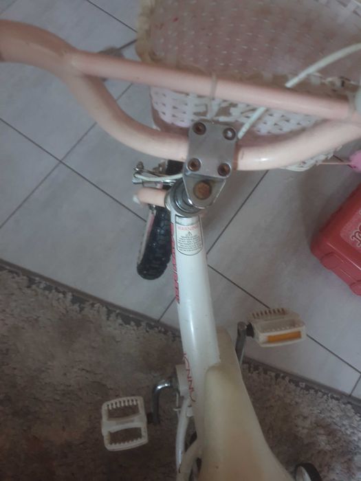 Rower dla dziewczynki z koszykiem i kółkami bocznymi  12 cali