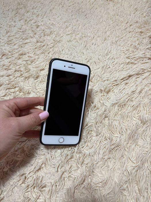 Продаю iPhone 8+ білий в м.Хуст