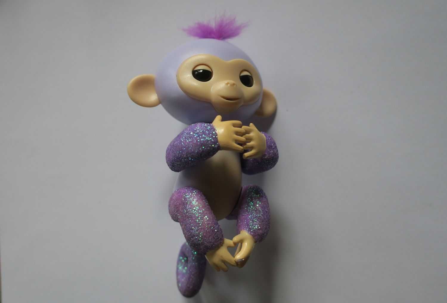 Fingerlings małpka brokatowa Kiki małpa WowWee interaktywna