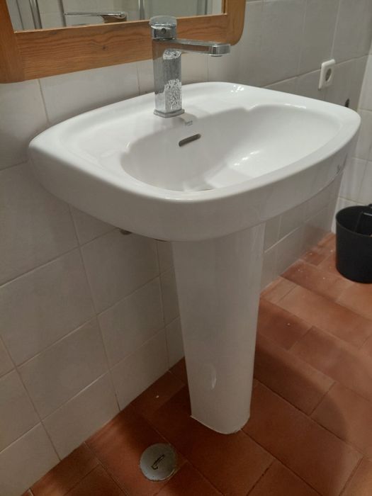 Lavatório de wc Roca
