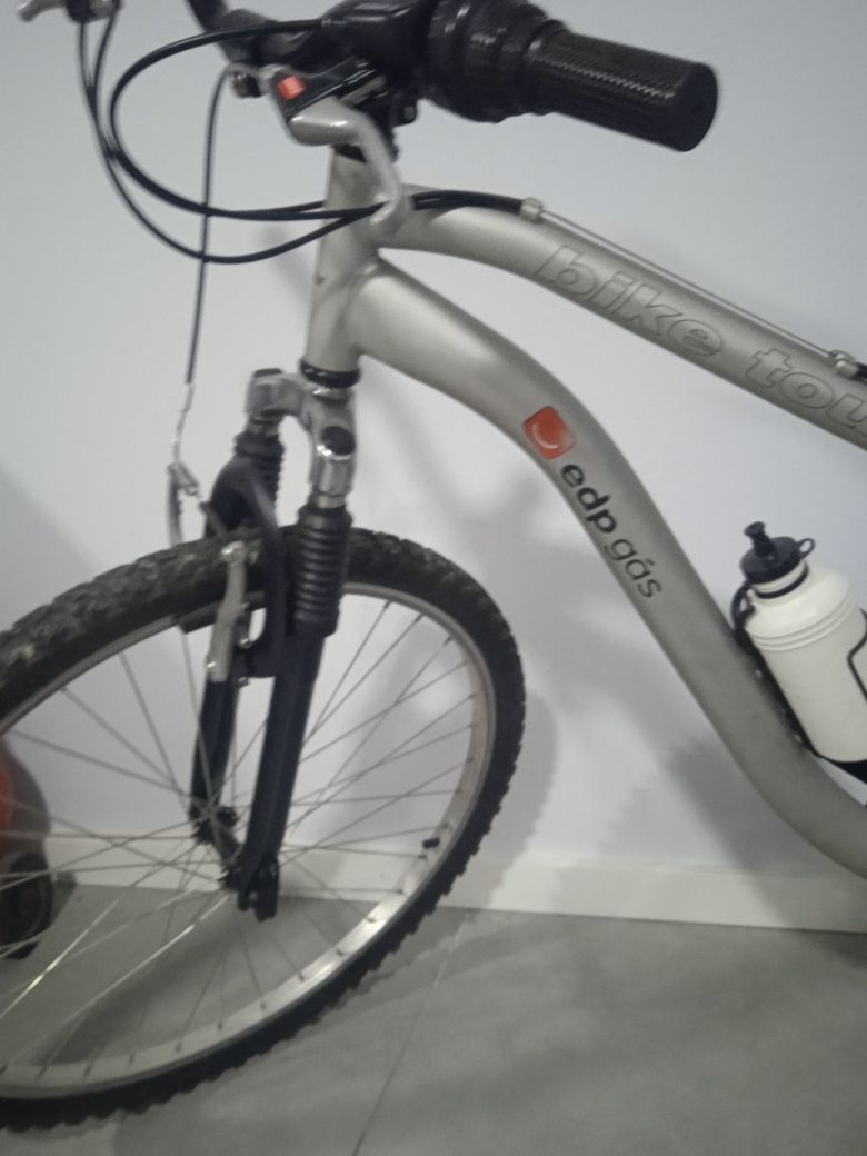 Bike tour 21 velocidades Shimano tenho 2 bicicletas iguais
