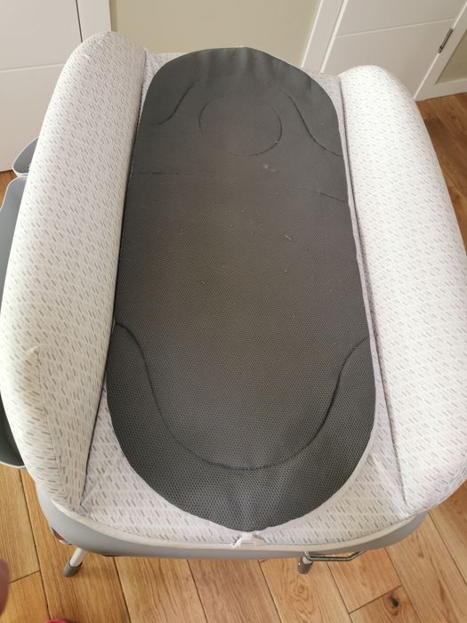 Столик для сповивання з ванночкою Chicco Cuddle & Bubble