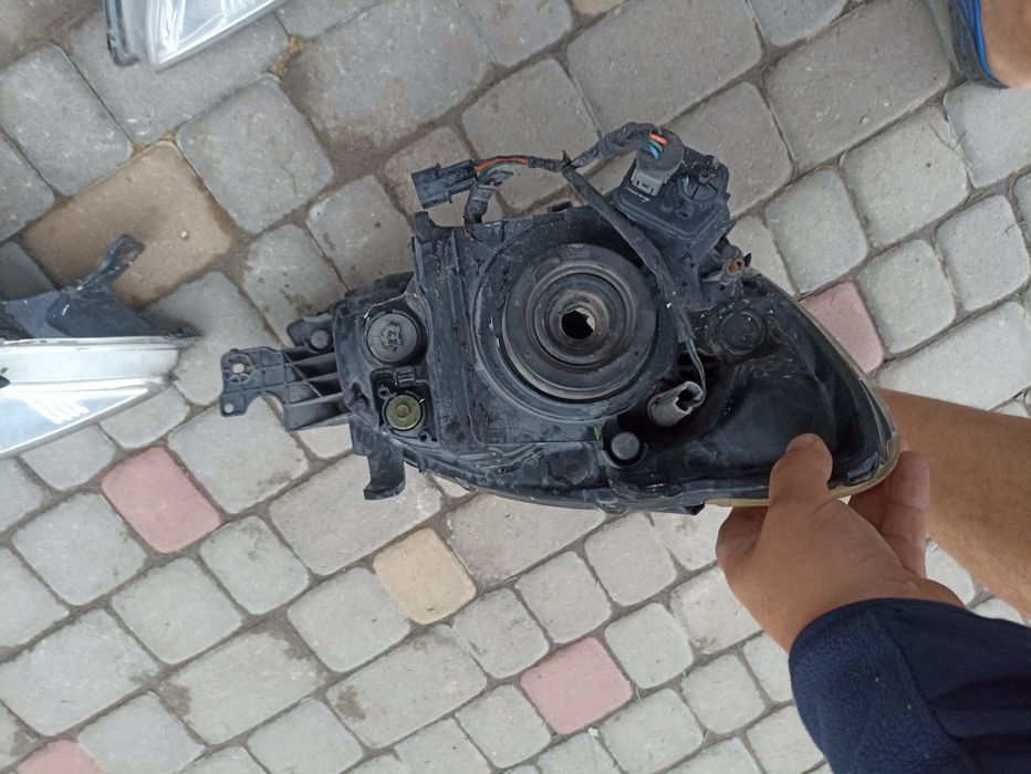 Мітсубісі ланцер 9 04-08 фара R L