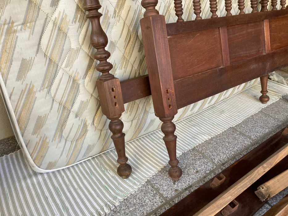Cama de Solteiro Antiga