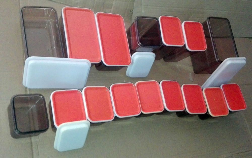 21 recipientes (caixas) para especiarias ou outros
