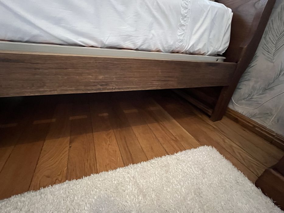 Cama de solteiro com estrado de ripas, colchao e gavetão