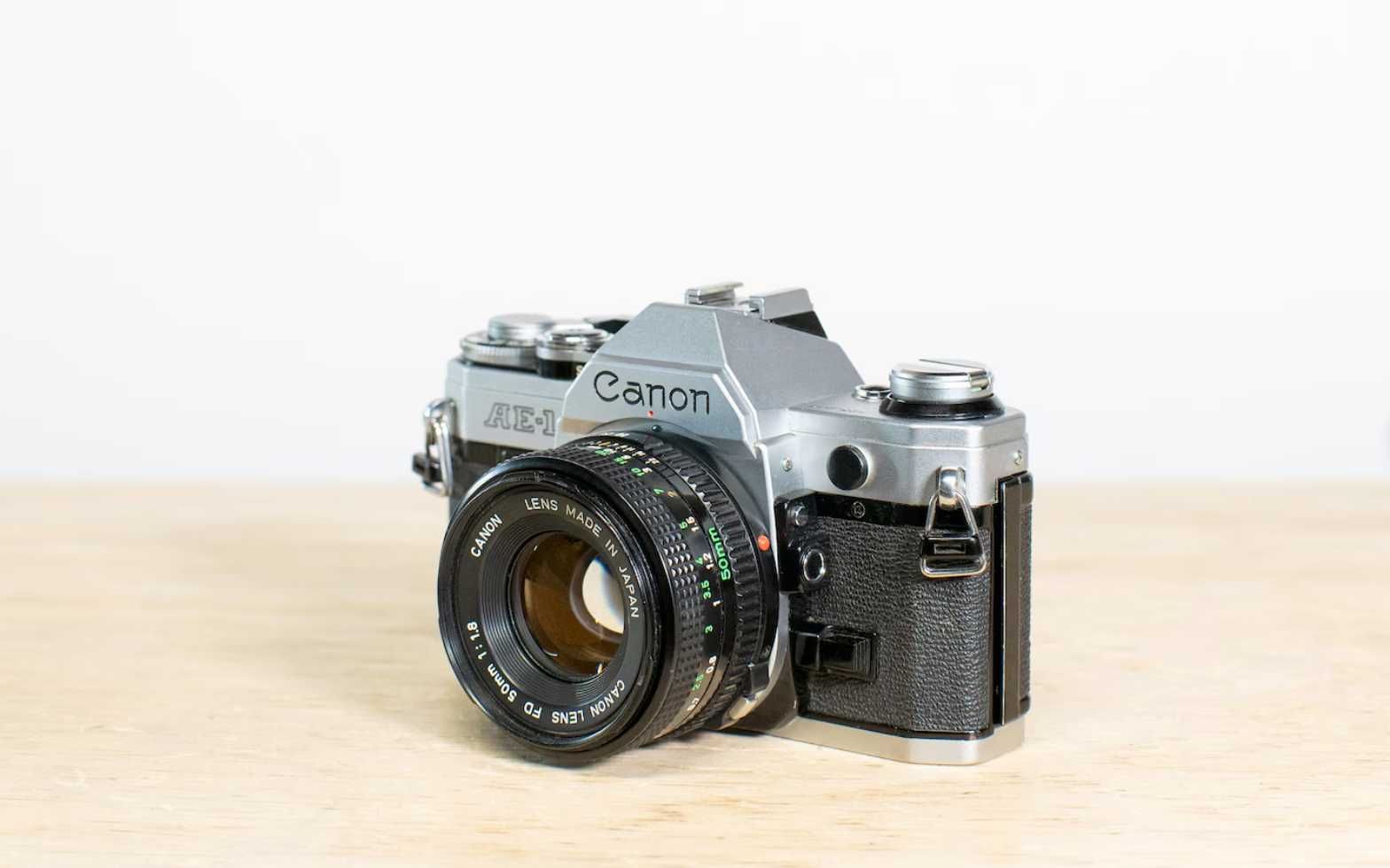 Canon AE-1 + Canon FD 50mm f/1.8 Prime - (testada e limpa)