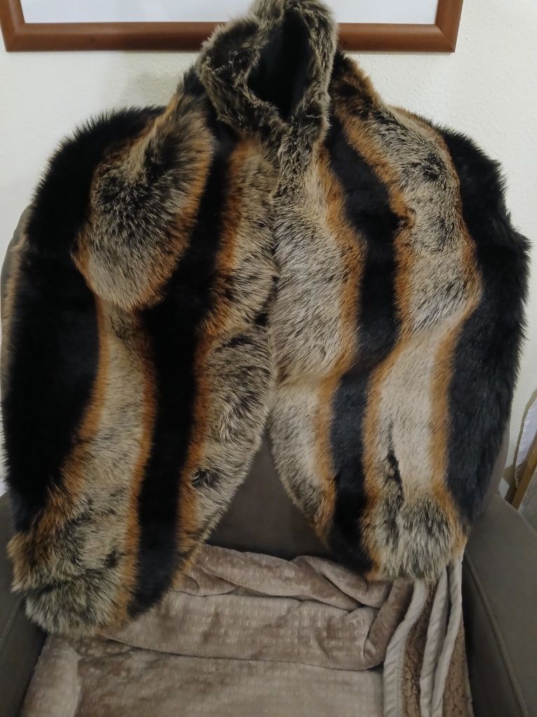 Vendo estola nova muito aconchegante e elegante.