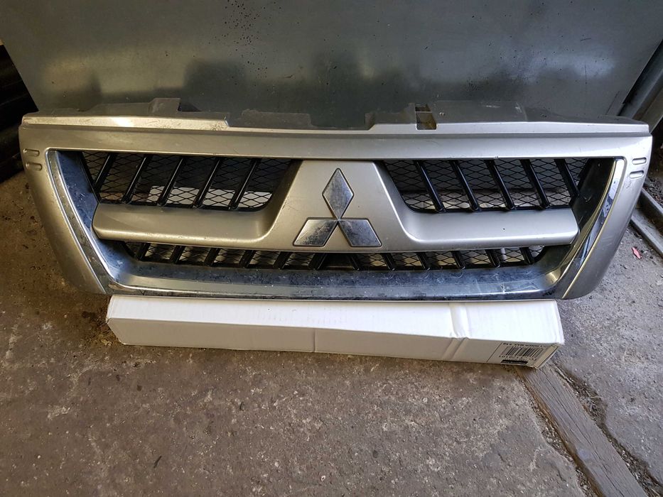 grill Mitsubishi Pajero III 03-06