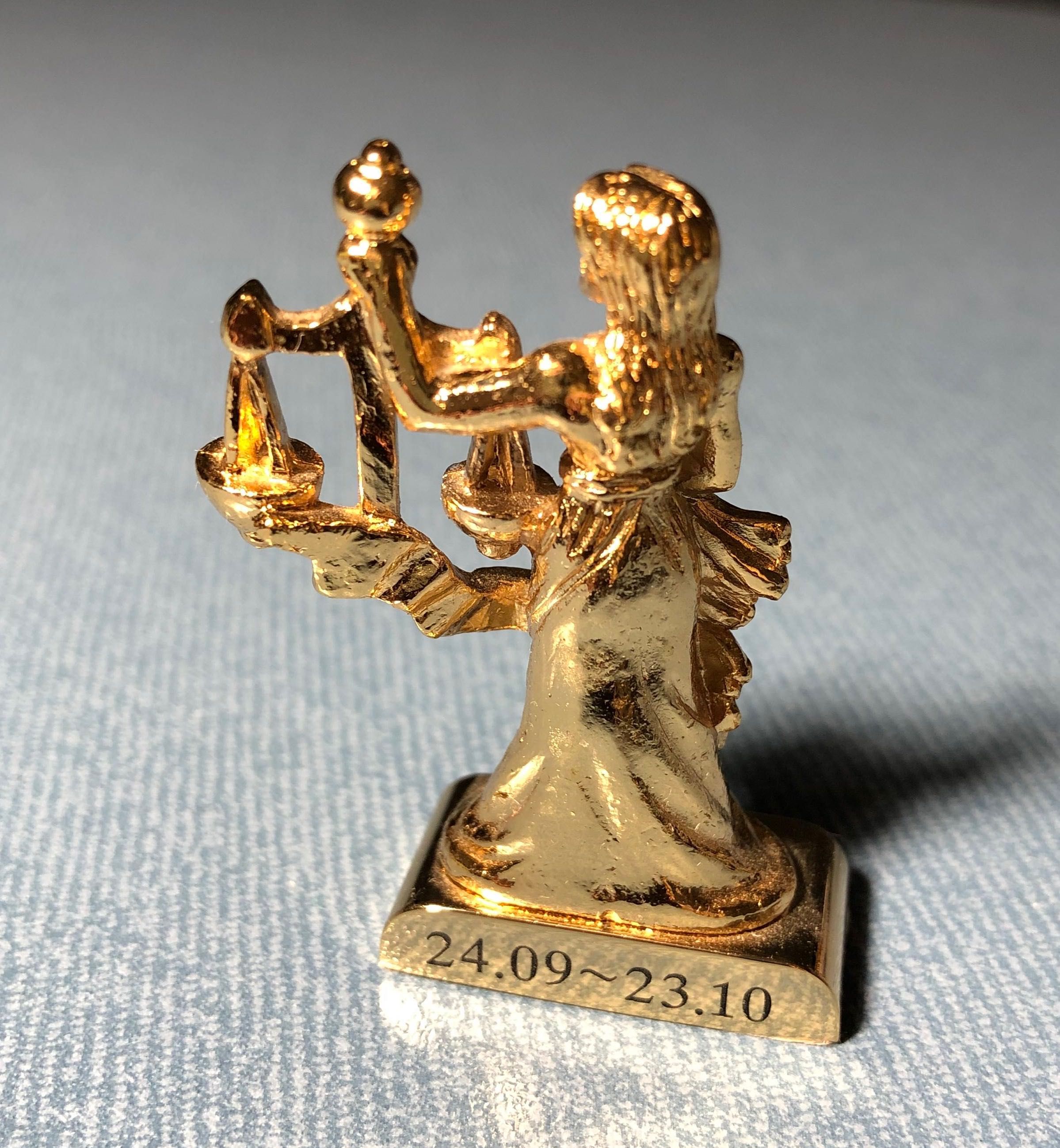 Статуэтка ВЕСЫ покрыта 24K Gold с камнями Swarovski Австрия Игрушка
