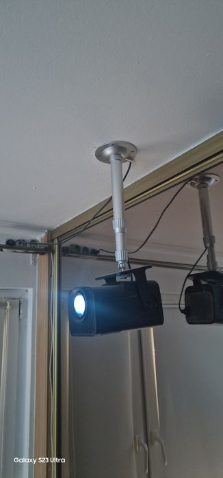 Projektor android tv Netflix YouTube