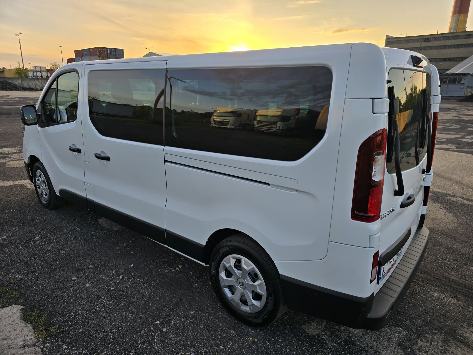 Renault Trafic Long Grand EQUILIBRE Blue dCi 150 na 9 osób - OD RĘKI