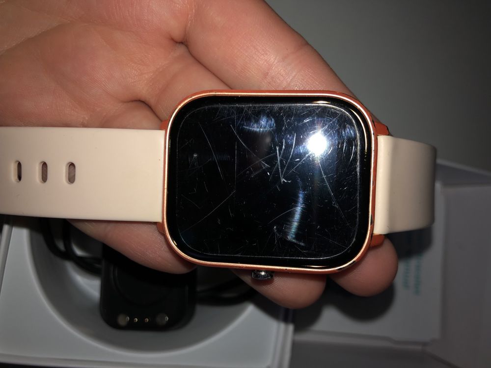 Smartwatch model P8