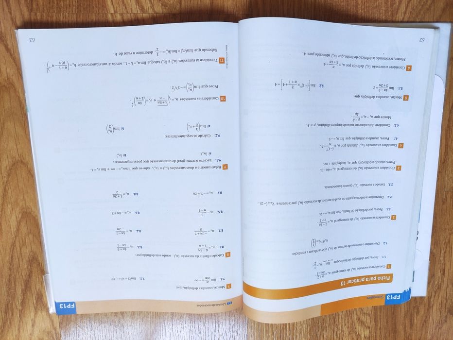 Matemática A 11°- Caderno de Atividades Máximo- Porto Editora