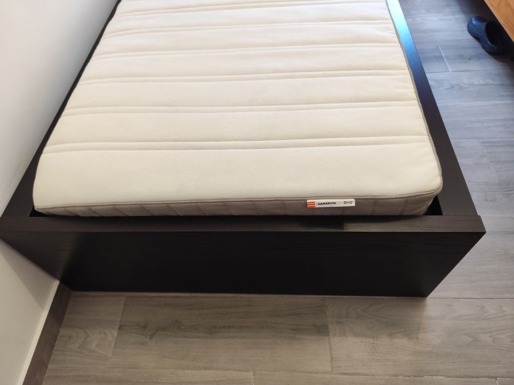 Cama de solteiro,com dois gavetões,colchão e estrado