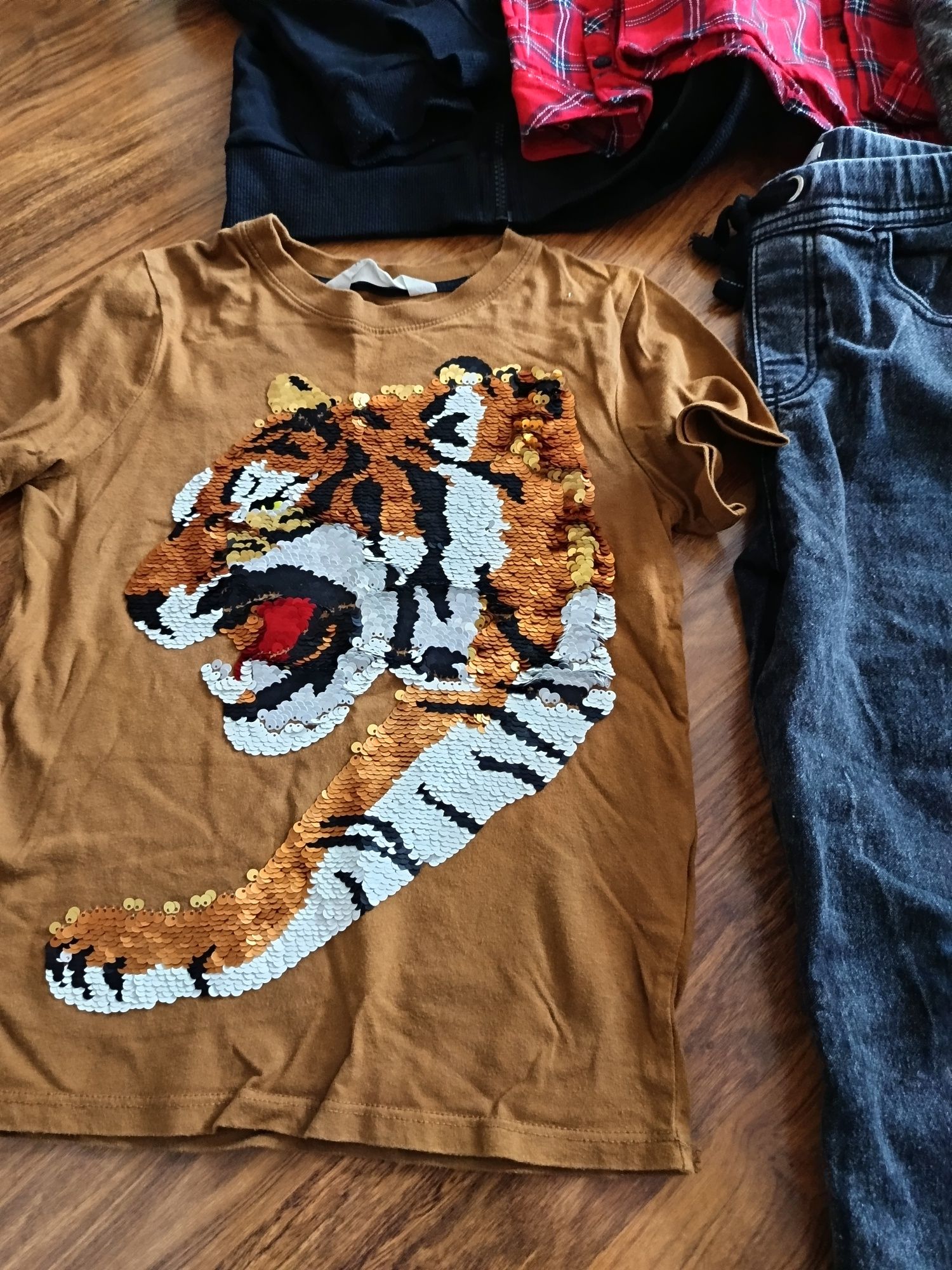 Paka rzecznej r134 H&M, Cool Club