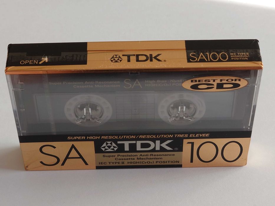 TDK SA 100 model na rok 1989 z tzw "dużym oknem" rynek Amerykański