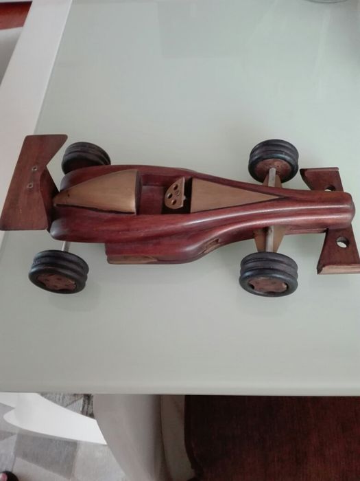 Carro formula 1 em madeira feito à mão