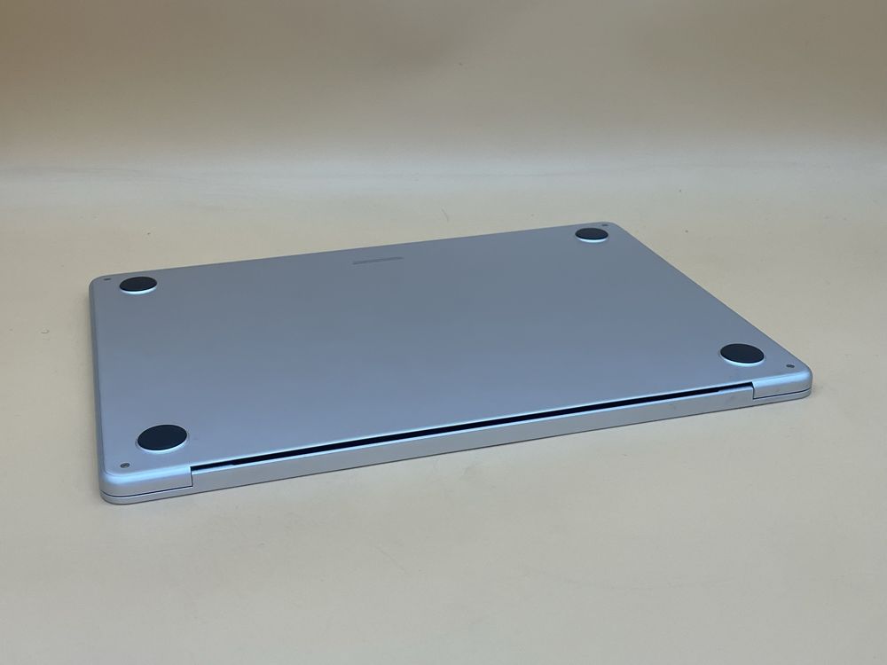 Macbook air 2022 m2 256gb ідеал батарея 14 циклів ! Тримає як новий!