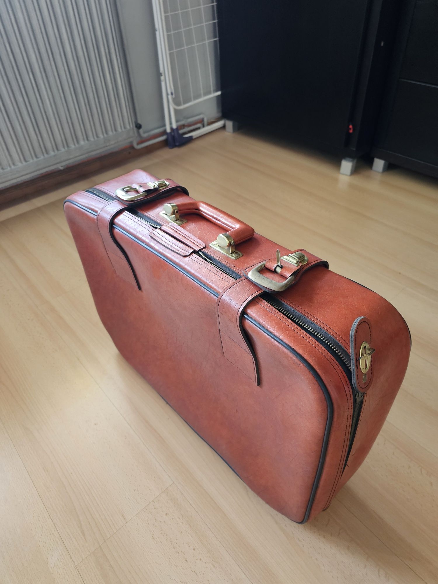 Walizka stara skórzana z lat 80 antyk