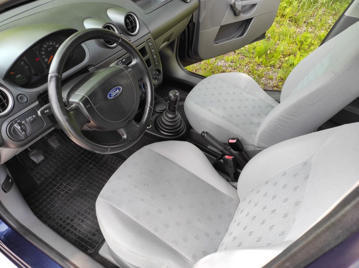 Ford Fiesta 1.3 Benz 2002r. 5 drzwi Stan dobry Przegląd na rok
