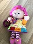 tomy lamaze zawieszka grzechotka lalka emilka 7026