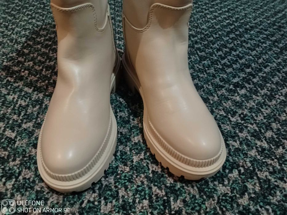 Продам нові демісезонні сапоги