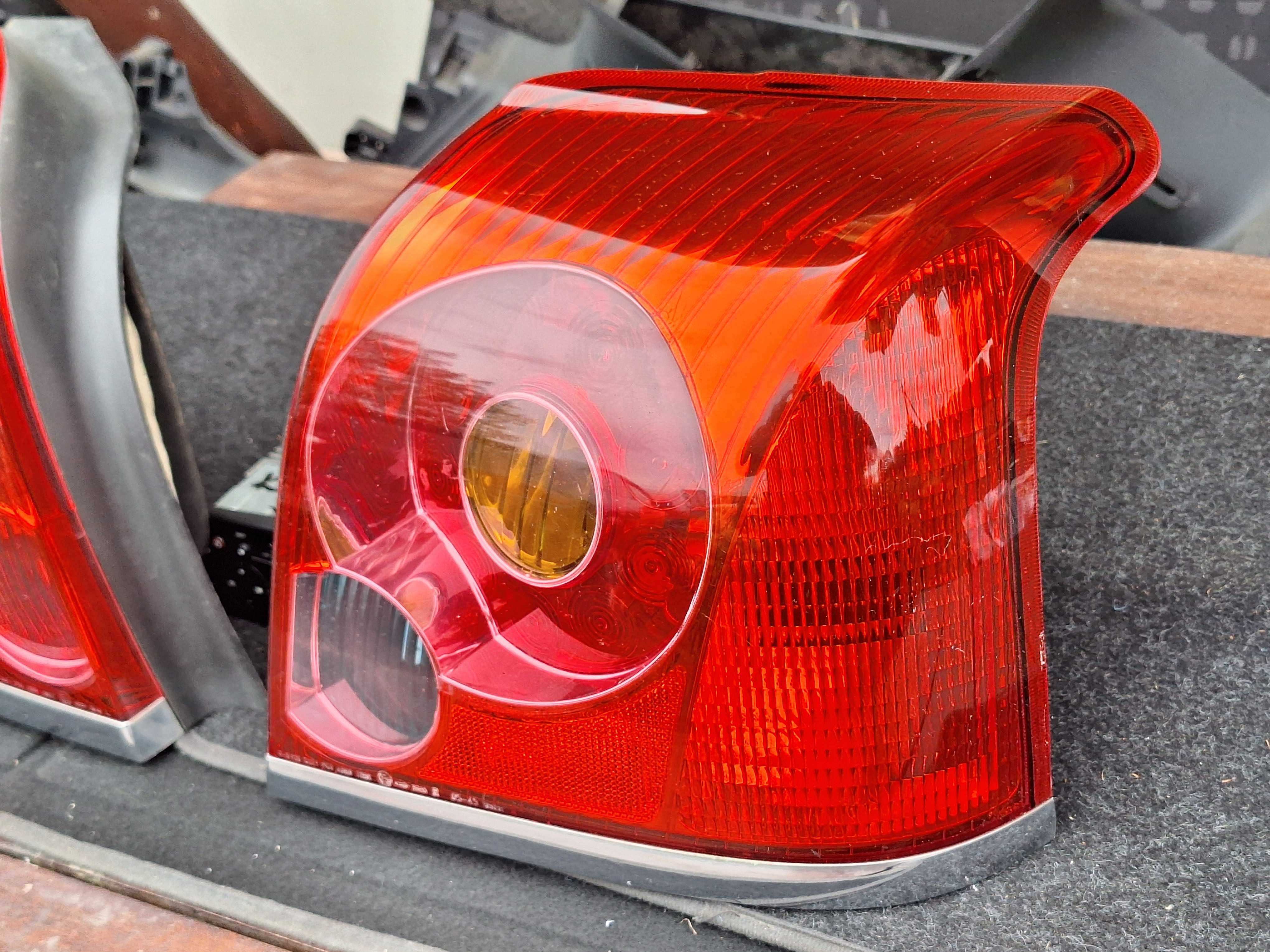 Avensis T25 sedan lampy tył, tylne f-my Valeo EU