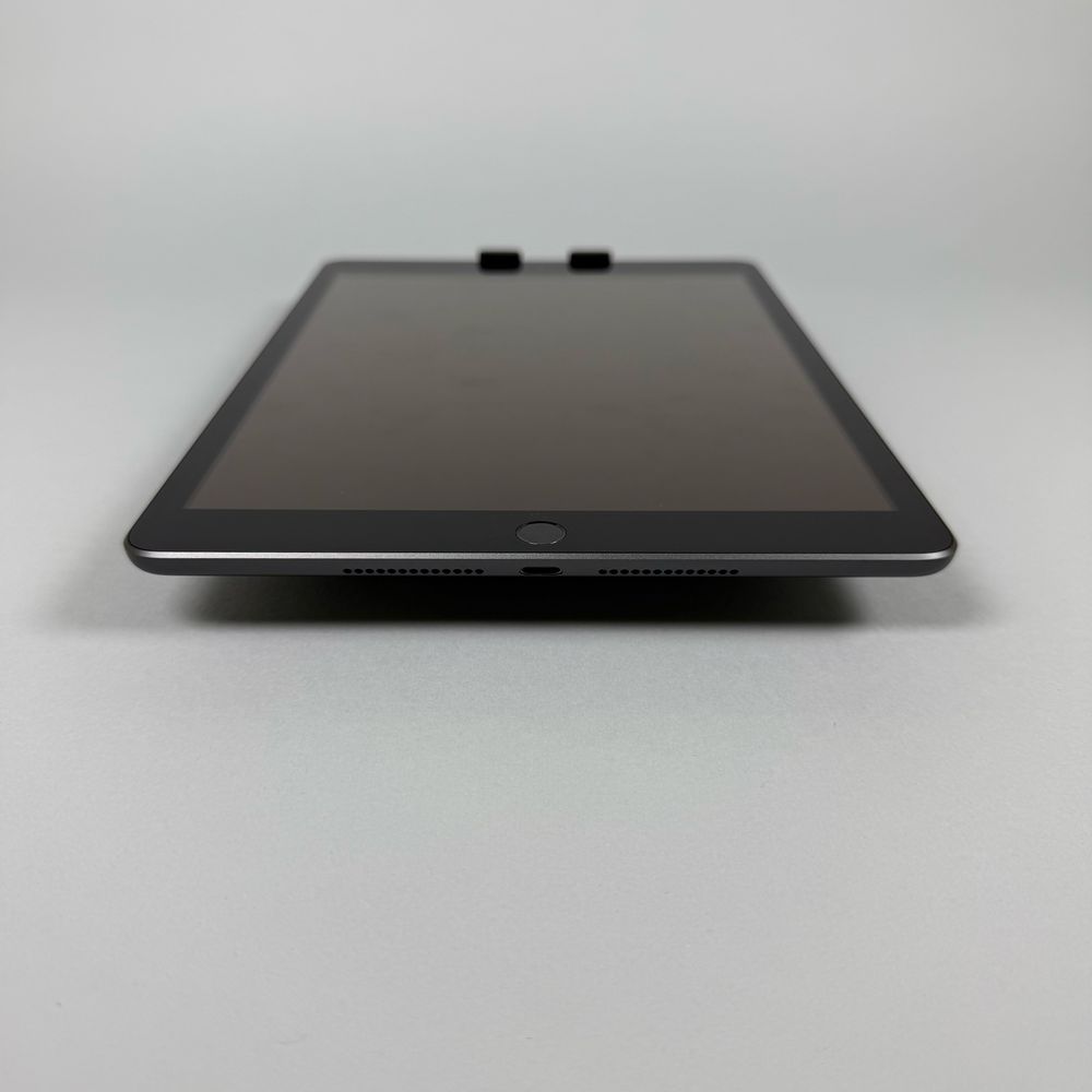 Планшет Apple iPad айпад 8 10.2 2020 32GB для детей работы игр